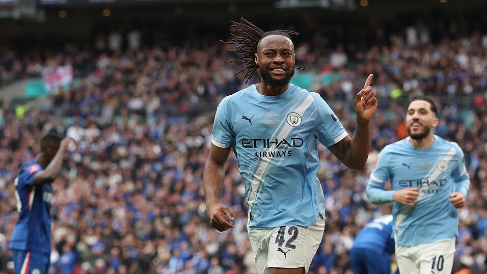 Antoine Semenyo von Manchester City jubelt nach seinem F&uuml;hrungstreffer.