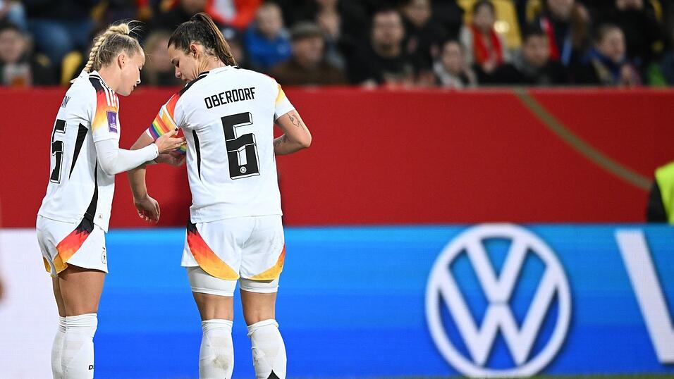 Giulia Gwinn (l) und Lena Oberdorf sind auch f&uuml;r die DFB-Elf unheimlich wichtig. (Archivbild)