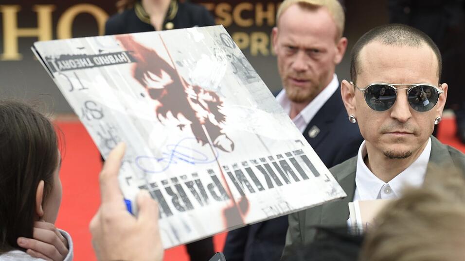 Chester Bennington von Linkin Park (rechts) ist im Alter von 41 Jahren gestorben (Archiv). Chester Bennington von Linkin Park (rechts) ist im Alter von 41 Jahren gestorben (Archiv).