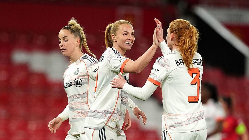 Die Bayern-Fu&szlig;ballerinnen freuen sich auf das R&uuml;ckspiel gegen Manchester United in der Allianz Arena. (Archivbild)