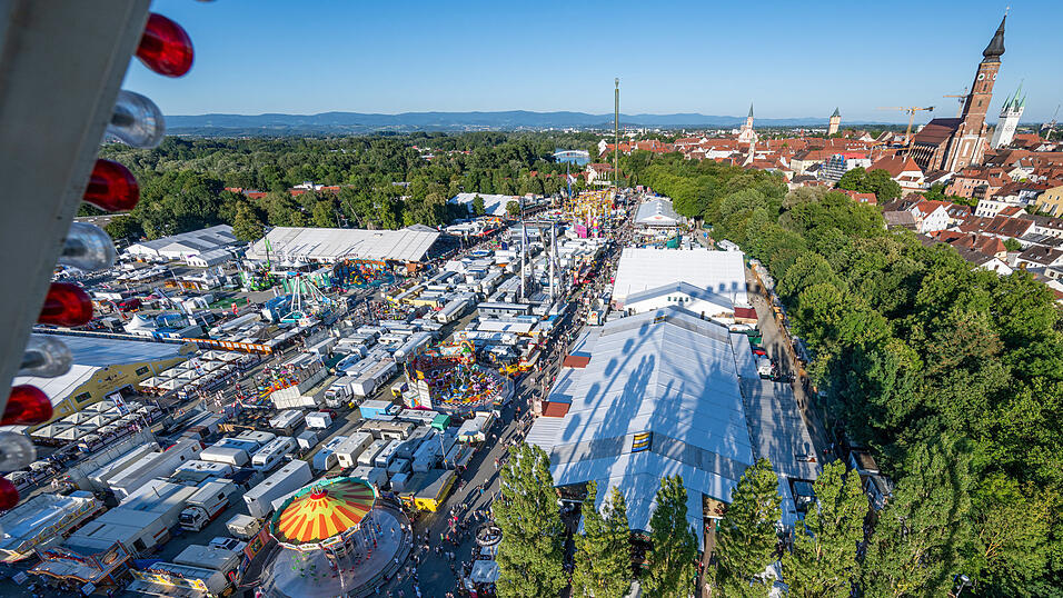 Am 9. August geht es los: Ausnahmezustand (nicht nur) in Straubing mit Riesenrad, Single-Couch, Brezn, kühlen Massn und vielem mehr! Hier gibt es die wichtigsten Tipps und Infos.