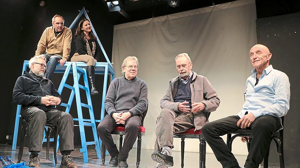 Sie verabschiedeten Ludwig Zehetner (Zweiter von rechts): Hinten Georg Lorenz und Eva Sixt, vorne (von links) K&uuml;nstlerischer Leiter Markus Bartl, Nachfolger Michael Heuberger und Regisseur Joseph Berlinger.