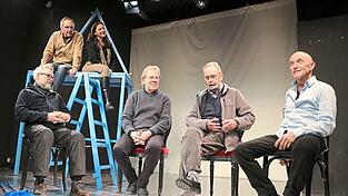 Sie verabschiedeten Ludwig Zehetner (Zweiter von rechts): Hinten Georg Lorenz und Eva Sixt, vorne (von links) K&uuml;nstlerischer Leiter Markus Bartl, Nachfolger Michael Heuberger und Regisseur Joseph Berlinger.