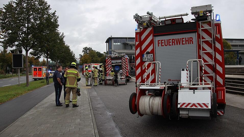 In einer Mädchentoilette in einer Regensburger Schule brannte es am Mittwochvormittag. In einer Mädchentoilette in einer Regensburger Schule brannte es am Mittwochvormittag.