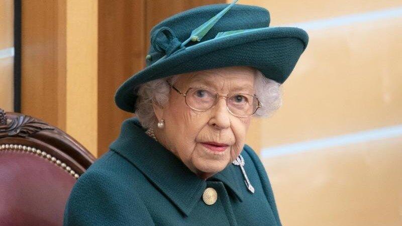 K&ouml;nigin Elizabeth II. sitzt im Plenarsaal des schottischen Parlaments in Edinburgh. (Archivbild).
