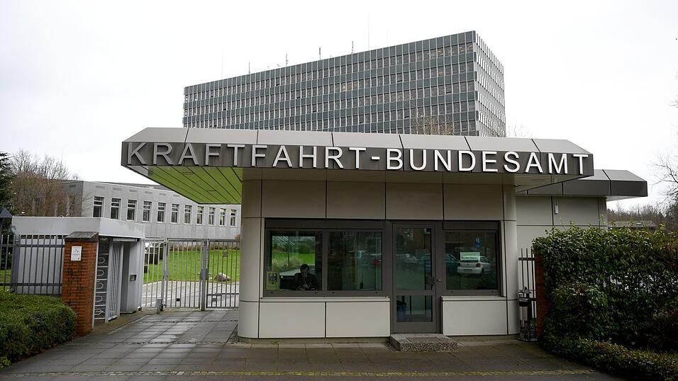 Das Kraftfahrt-Bundesamt in Flensburg. Nach Rückrufen bei VW, Audi und Seat ist nun auch Skoda betroffen. (Archivbild) Das Kraftfahrt-Bundesamt in Flensburg. Nach Rückrufen bei VW, Audi und Seat ist nun auch Skoda betroffen. (Archivbild)
