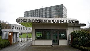 Das Kraftfahrt-Bundesamt in Flensburg. Nach Rückrufen bei VW, Audi und Seat ist nun auch Skoda betroffen. (Archivbild) Das Kraftfahrt-Bundesamt in Flensburg. Nach Rückrufen bei VW, Audi und Seat ist nun auch Skoda betroffen. (Archivbild)