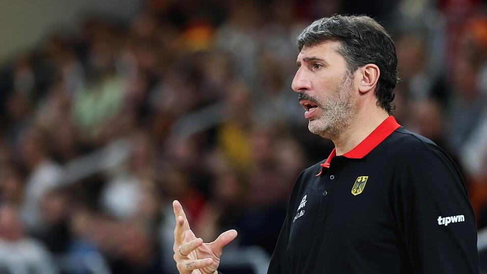 Als Spieler bereits Welt- und Europameister: Alex Mumbru. Als Spieler bereits Welt- und Europameister: Alex Mumbru.