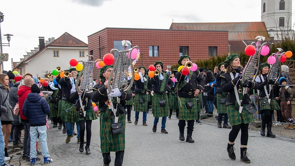 Ausgelassene Stimmung herrschte beim Faschingsumzug in Hofkirchen.