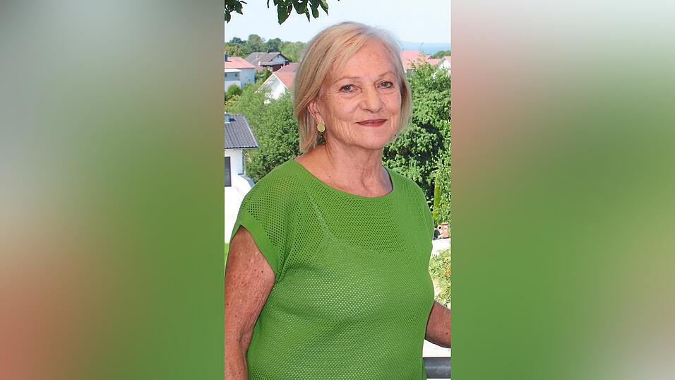 Josefine Schauer-Deser ist zertifizierte Yogalehrerin. Josefine Schauer-Deser ist zertifizierte Yogalehrerin.