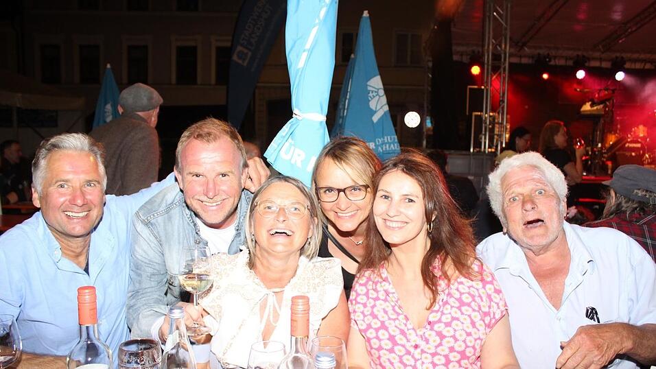 Viele Landshuter genossen ihren Freitagabend auf dem Bismarckplatzfest.