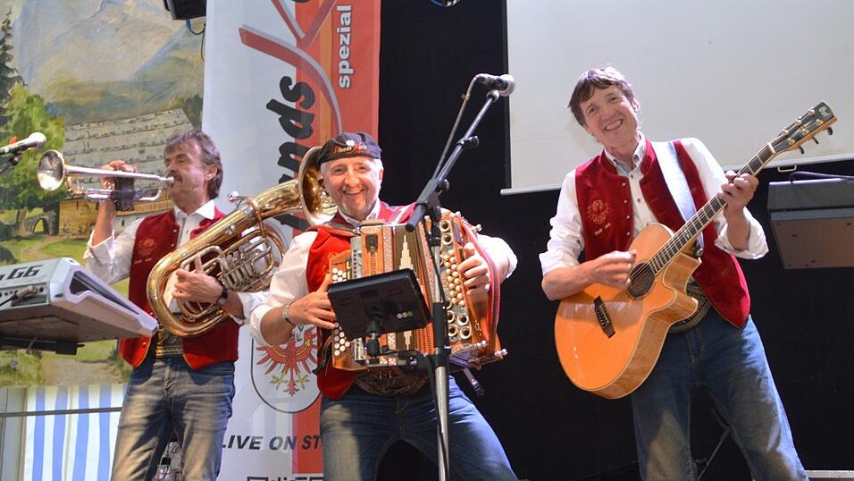 Impressionen vom Aichbachtaler Volksfest in Niederaichbach.