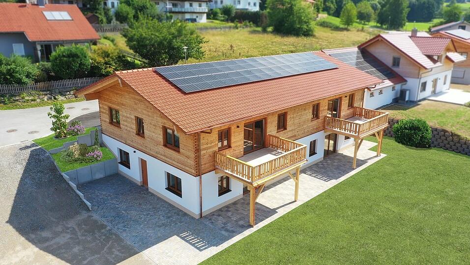 Die Besucher konnten eigenständig die Wohnung des ersten „Sonnenhauses“ besichtigen. Die Besucher konnten eigenständig die Wohnung des ersten „Sonnenhauses“ besichtigen.