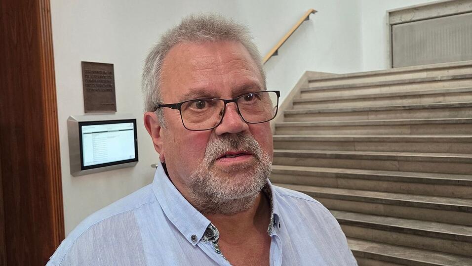 Engelbert Tegethoff hat bei dem Flugzeugabsturz seine Tochter verloren. Engelbert Tegethoff hat bei dem Flugzeugabsturz seine Tochter verloren.