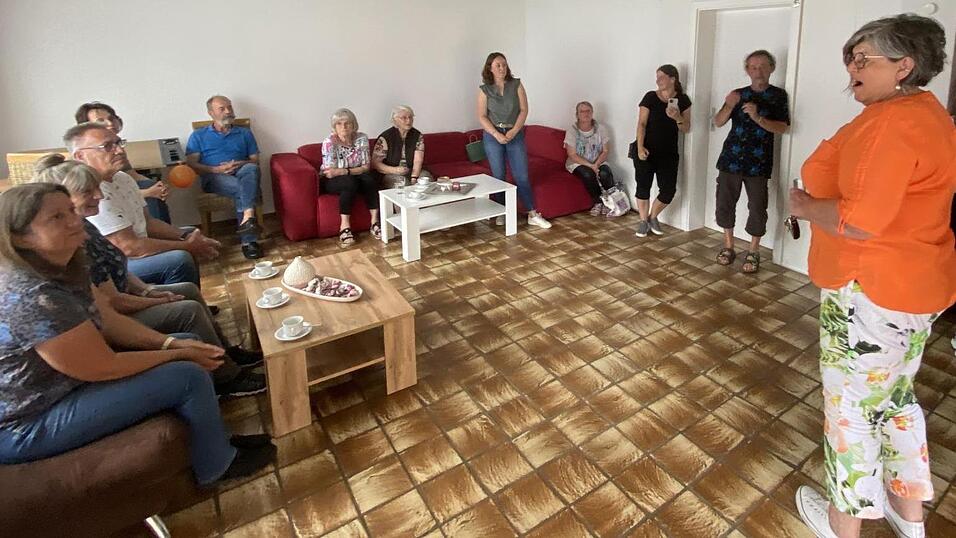 Barbara Bruckmeier, Geschäftsführerin von 'Startklar Niederbayern' begrüßte die interessierten Besucher in der Einrichtung. Barbara Bruckmeier, Geschäftsführerin von 'Startklar Niederbayern' begrüßte die interessierten Besucher in der Einrichtung.