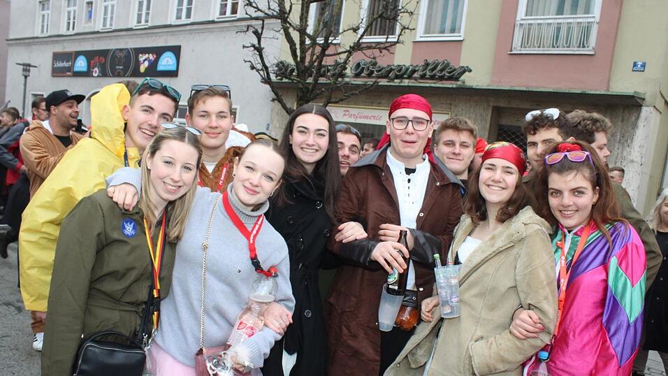 Beste Stimmung herrschte beim Rosenmontagszug in Geisenhausen.
