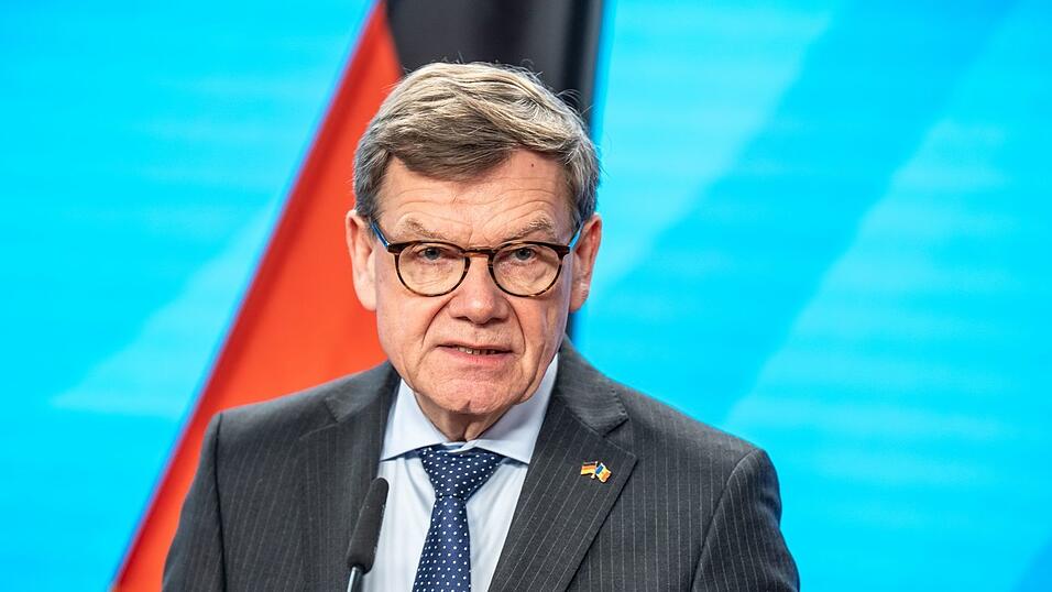 Die Bundesregierung will nach drei Sonderfl&uuml;gen aus dem Oman auch aus der saudischen Hauptstadt Riad in der Nahost-Region gestrandete Deutsche in die Heimat zur&uuml;ckbringen. Das k&uuml;ndigte Au&szlig;enminister Johann Wadephul (CDU) an.