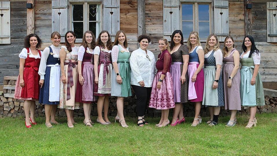 Seit 1997 bereichern die Volksfestk&ouml;niginnen das Rodinger Volksfest. Wer heuer neun Tage lang regiert, wird am 29. Juni bekanntgegeben.