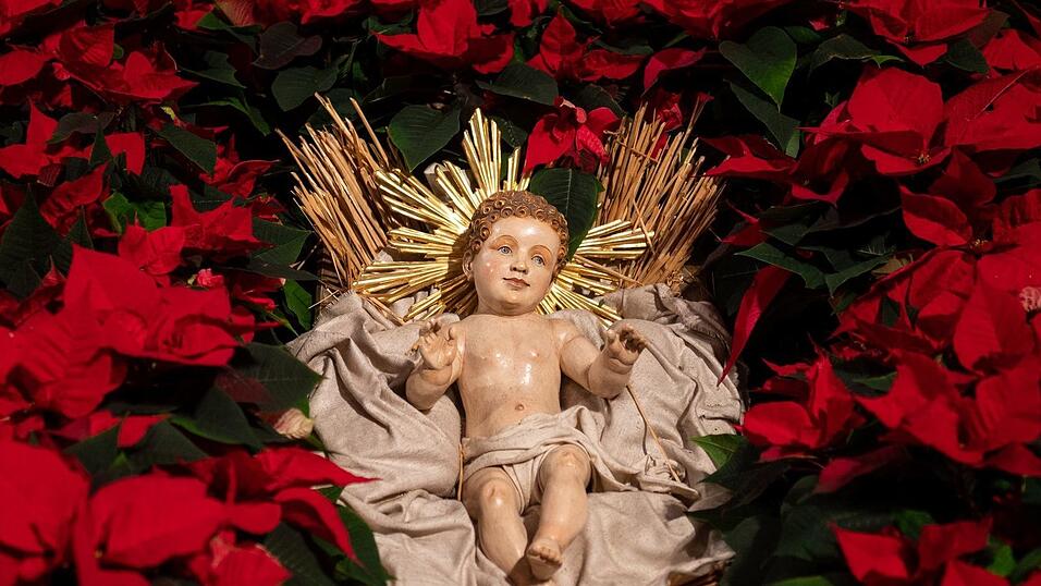 An Weihnachten besuchen viele Menschen Gottesdienste, die sonst selten oder gar nicht in die Kirche gehen. (Symbolbild) An Weihnachten besuchen viele Menschen Gottesdienste, die sonst selten oder gar nicht in die Kirche gehen. (Symbolbild)