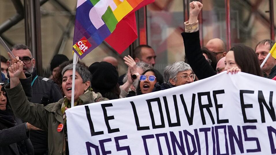 Überlastung und Personalmangel legen immer wieder den Betrieb lahm: Seit Jahren steht das Louvre-Personal unter wachsendem Druck. Überlastung und Personalmangel legen immer wieder den Betrieb lahm: Seit Jahren steht das Louvre-Personal unter wachsendem Druck.