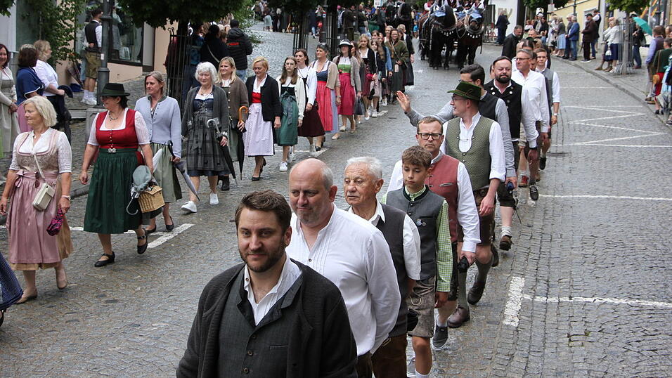 Das war der Bierzelteinzug beim Bad Kötztinger Pfingstvolksfest 2025. Das war der Bierzelteinzug beim Bad Kötztinger Pfingstvolksfest 2025.