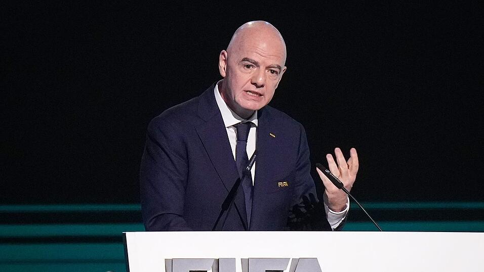 Gianni Infantino k&uuml;ndigt seine erneute Kandidatur als FIFA-Pr&auml;sident an.