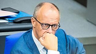 Die Beliebtheitswerte von Kanzler Friedrich Merz sind schlecht wie nie - offenbar auch in der eigenen Partei. Die Beliebtheitswerte von Kanzler Friedrich Merz sind schlecht wie nie - offenbar auch in der eigenen Partei.