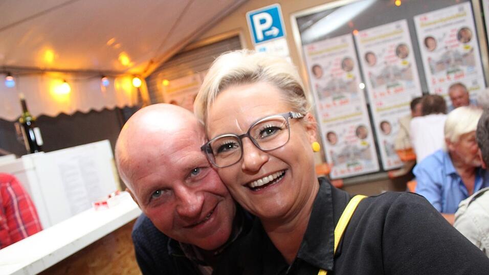 Viele Landshuter genossen ihren Freitagabend auf dem Bismarckplatzfest.