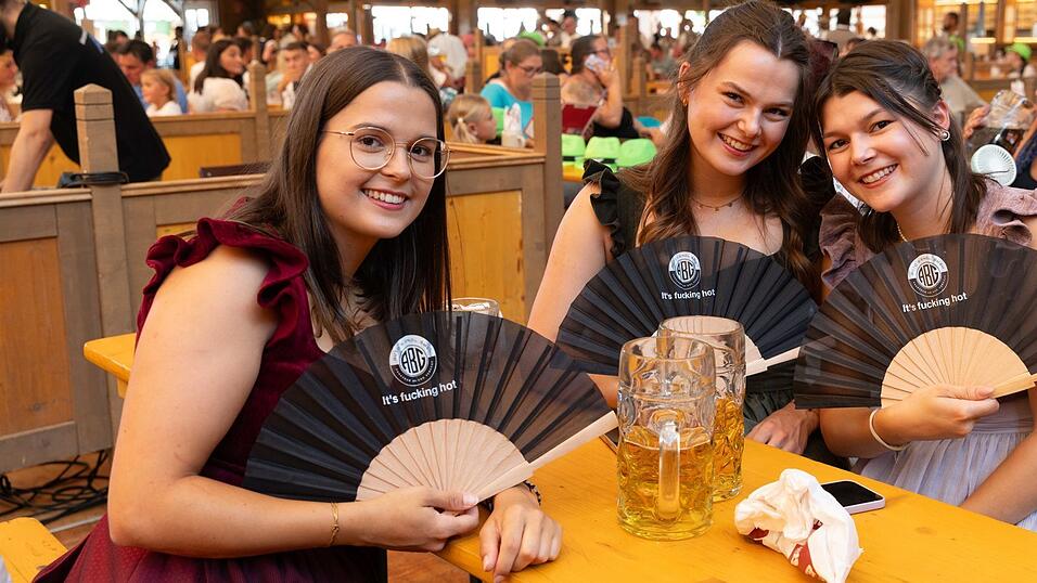 Die Partybilder vom Sonntag, 9. August, aus dem Festzelt Krönner. Die Partybilder vom Sonntag, 9. August, aus dem Festzelt Krönner.