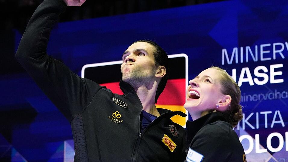 Auch nach ihrem Gold-Coup in Prag haben Minerva Hase (r) und Nikita Volodin ihre Zukunft offen gelassen.