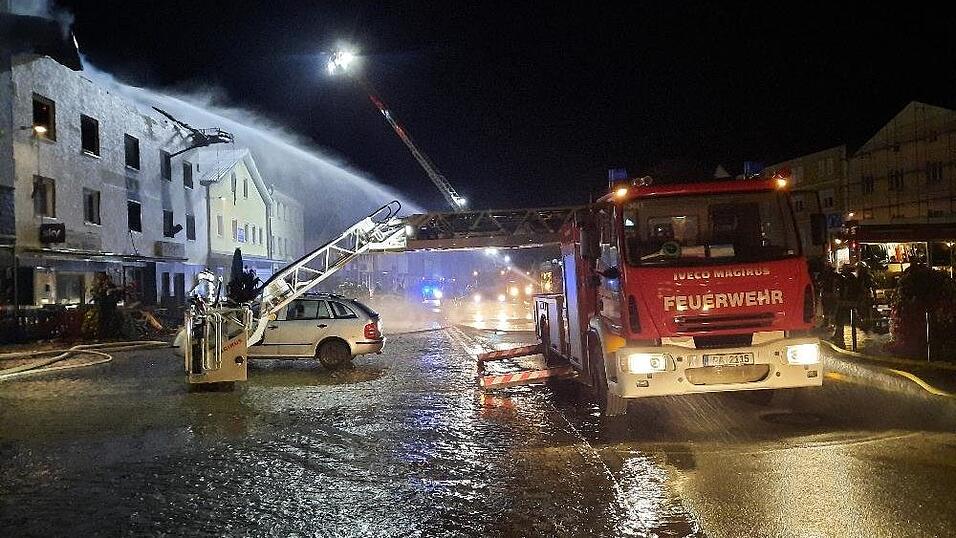 Bilder des Gro&szlig;brands in Aidenbach.
