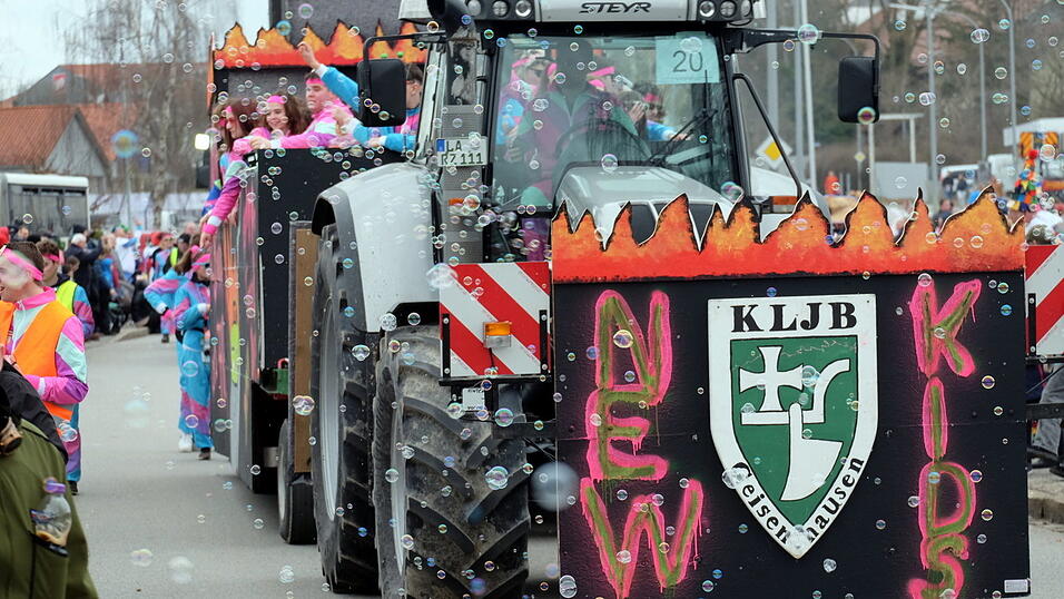 Beste Stimmung herrschte beim Rosenmontagszug in Geisenhausen.