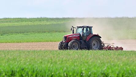 Ein Rumäne hat einen Massey Ferguson Traktor geklaut.
