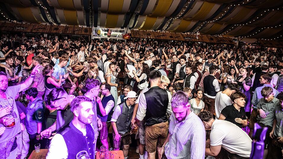Die Partybilder vom Freitag, 15. August, aus dem Festzelt Reisinger. Die Partybilder vom Freitag, 15. August, aus dem Festzelt Reisinger.