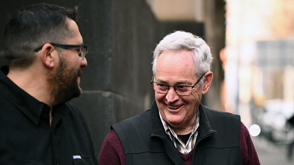 Drei Menschen kamen infolge des Mittagessens ums Leben, nur Pastor Ian Wilkinson überlebte schwer erkrankt. Drei Menschen kamen infolge des Mittagessens ums Leben, nur Pastor Ian Wilkinson überlebte schwer erkrankt.