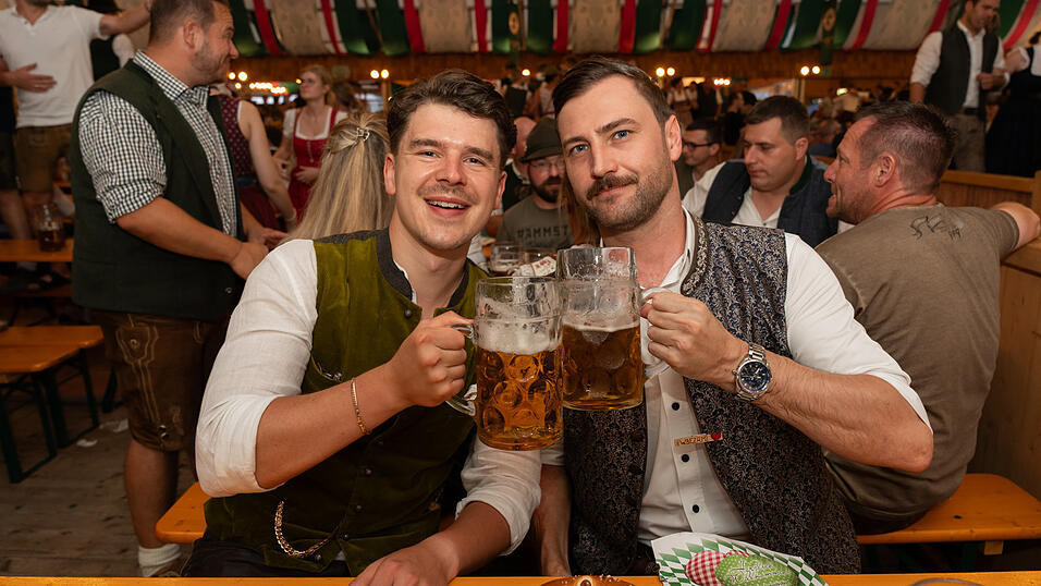 Die Partybilder vom Montag, 12. August 2024, aus dem Festzelt Weckmann. Die Partybilder vom Montag, 12. August 2024, aus dem Festzelt Weckmann.