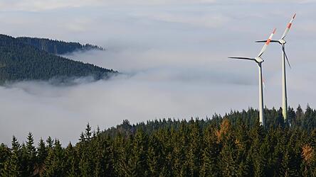 Wie hier in Baden-Württemberg sollen im Landkreis Cham in Zukunft Windräder zur Energieversorgung beitragen.