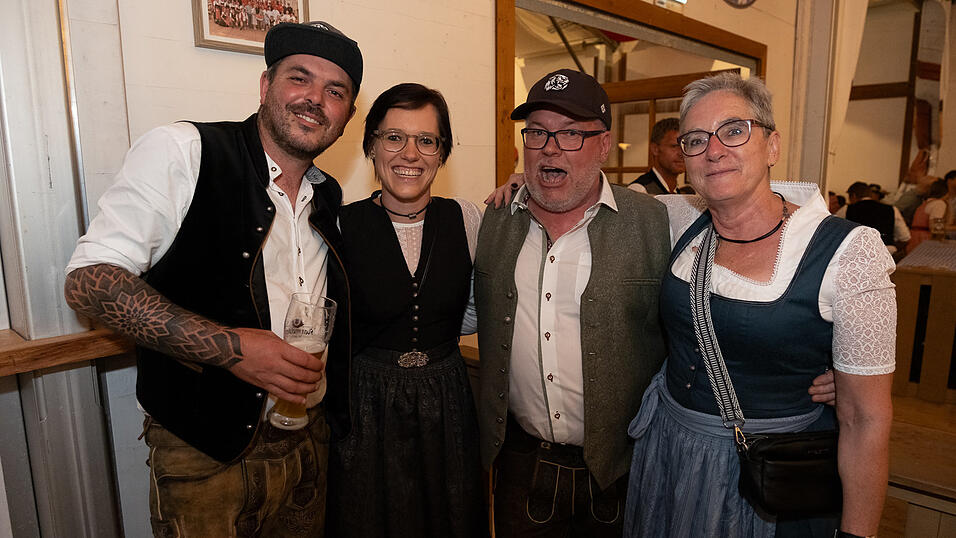 Die Partybilder vom Montag, 14. August 2023, aus dem Festzelt Greindl. Die Partybilder vom Montag, 14. August 2023, aus dem Festzelt Greindl.