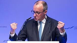 Seit Jahren ringt die Europäische Union um einen gemeinsamen Kapitalmarkt, in dem bürokratische Hürden zwischen den EU-Staaten fallen. Kanzler Merz fordert Tempo. Seit Jahren ringt die Europäische Union um einen gemeinsamen Kapitalmarkt, in dem bürokratische Hürden zwischen den EU-Staaten fallen. Kanzler Merz fordert Tempo.