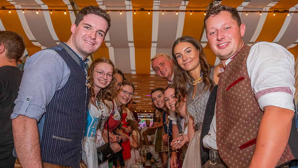 Die Partybilder vom Sonntag, 13. August 2023, aus dem Festzelt Nothaft. Die Partybilder vom Sonntag, 13. August 2023, aus dem Festzelt Nothaft.