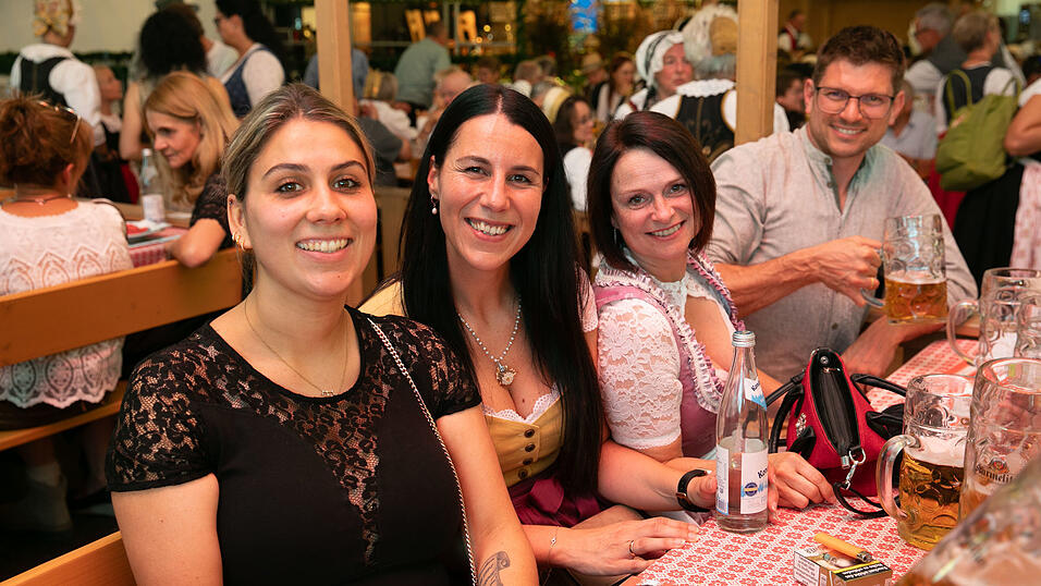 Die Partybilder vom Freitag, 8. August, aus dem Festzelt Greindl. Die Partybilder vom Freitag, 8. August, aus dem Festzelt Greindl.