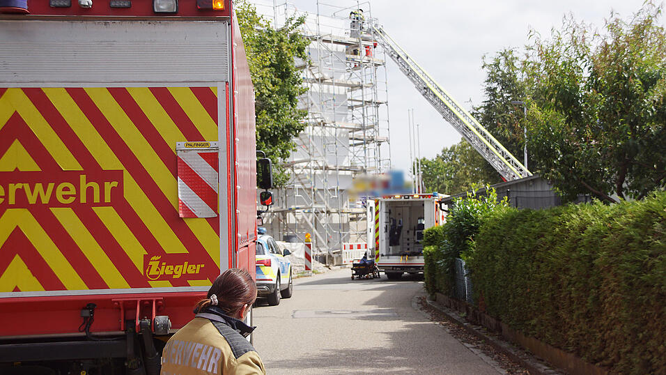 Auf einer Baustelle im Norden der Stadt zog sich ein Arbeiter am Freitag eine tiefe Schnittwunde zu.