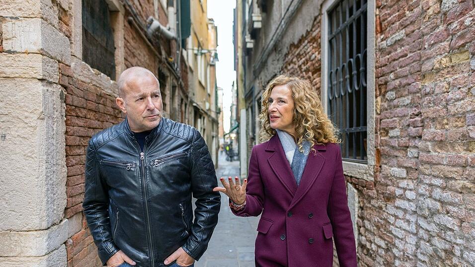 Als der Fall Fahrt aufnimmt, verschl&auml;gt es Kommissar Ingo Thiel alias Heino Ferch (l) ins kalte Venedig.