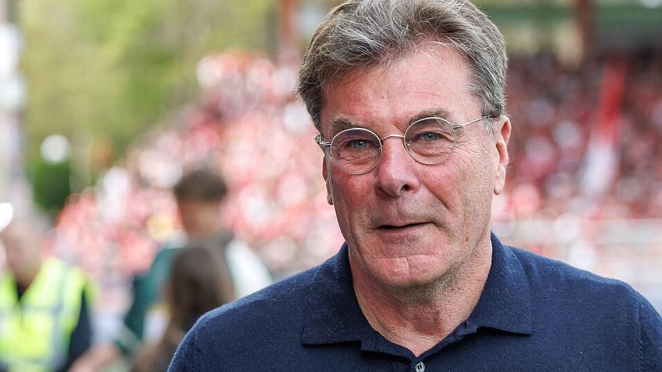 Dieter Hecking droht mit dem VfL Wolfsburg der Abstieg. (Archivbild)