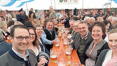 Fest- und Ehreng&auml;ste.
