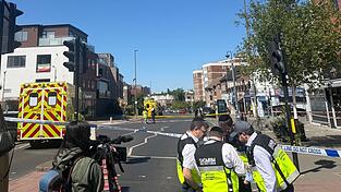 Bei einem Messerangriff wurden zwei Menschen verletzt.