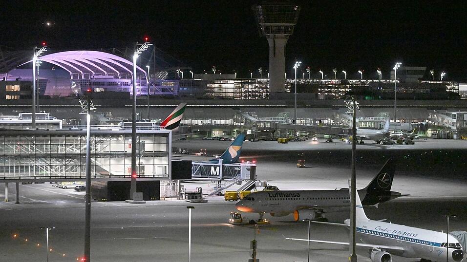 Am Flughafen München werden in den Sommerferien über sechs Millionen Reisende erwartet. (Archivbild) Am Flughafen München werden in den Sommerferien über sechs Millionen Reisende erwartet. (Archivbild)