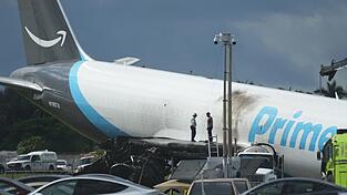 Das Flugzeug schoss &uuml;ber die Landebahn hinaus.