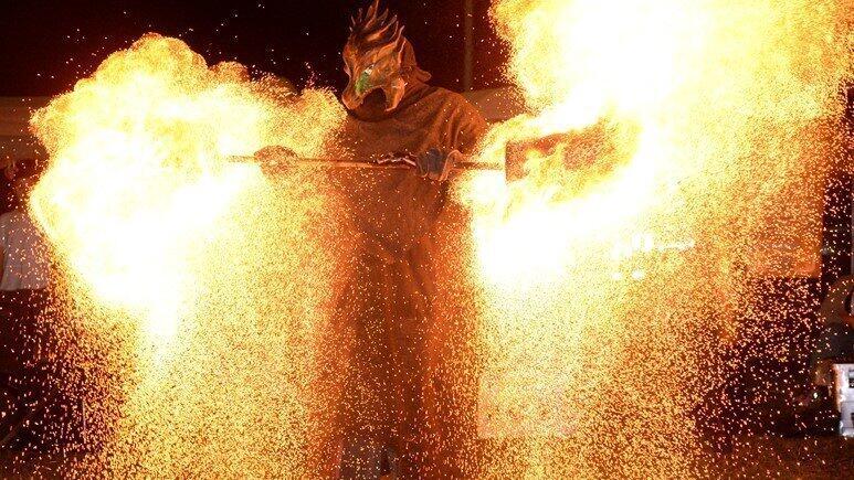 Der Schluss der Feuershow war schlichtweg atemberaubend. Der Schluss der Feuershow war schlichtweg atemberaubend.