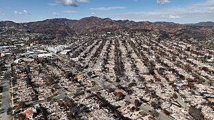 Im vorigen Januar hatten verheerende Br&auml;nde ganze Viertel von Los Angeles verw&uuml;stet. (Archivbild)
